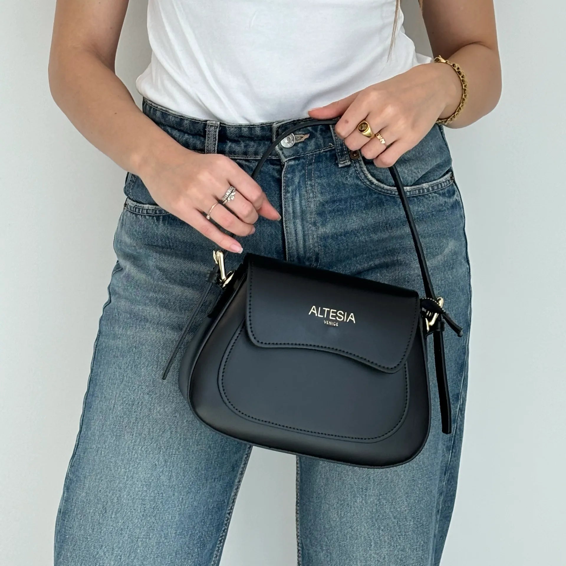 Ambra Black